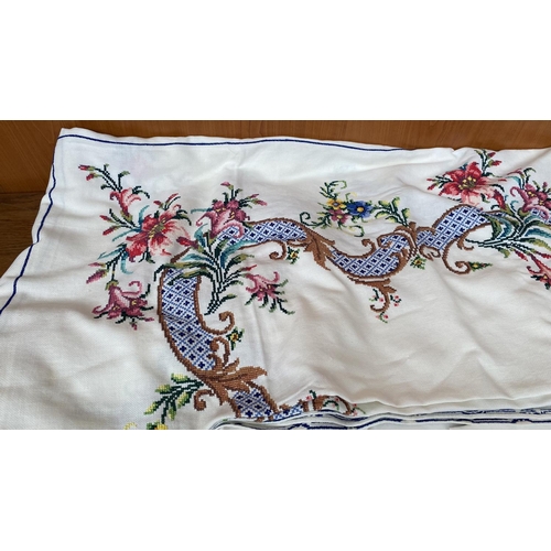 504 - Large Rectangular Linen Table Cloth with Cross Stitch Floral Embroideries and 6 Napkins (!75 x 250cm... 