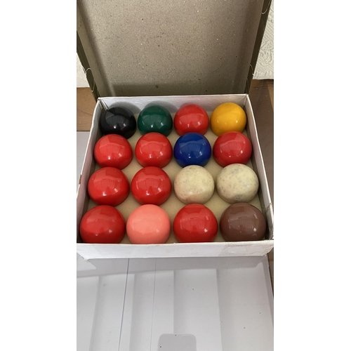 509 - Box of 16 Snooker/Pool Balls