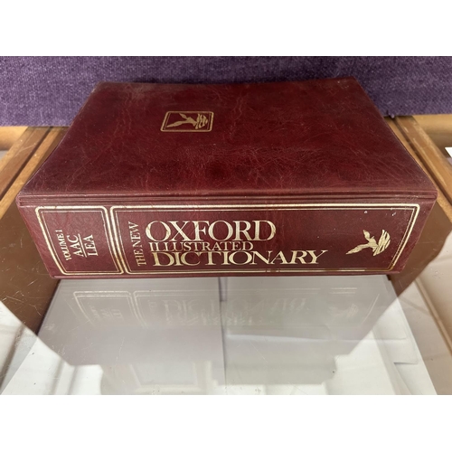 597 - Oxford Illustrated Dictionary (Over 900 Pages)