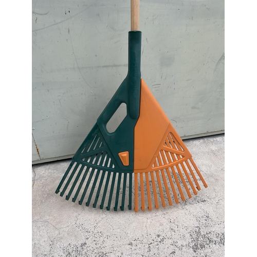 111 - Garden Leaf Rake (Unused)