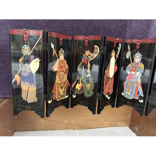 78 - Chinese Miniature Hand Painted Folding Divider Panel