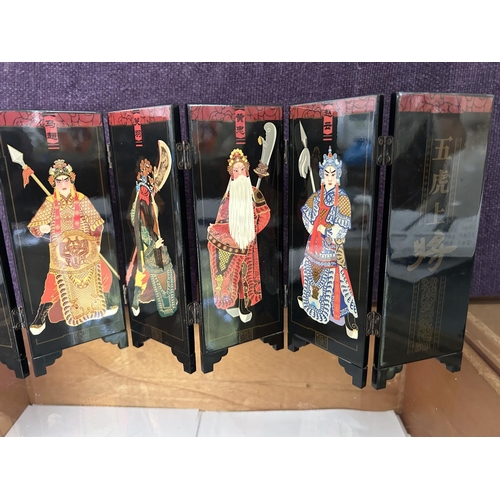 78 - Chinese Miniature Hand Painted Folding Divider Panel