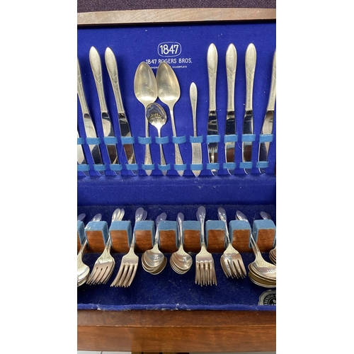 85 - Silver Plated 1847 Rogers Bros 52-Piece Service For 8 Flatware Cutlery Set, Comes with Tarnished Res... 