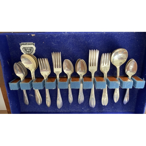 85 - Silver Plated 1847 Rogers Bros 52-Piece Service For 8 Flatware Cutlery Set, Comes with Tarnished Res... 