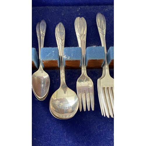 85 - Silver Plated 1847 Rogers Bros 52-Piece Service For 8 Flatware Cutlery Set, Comes with Tarnished Res... 