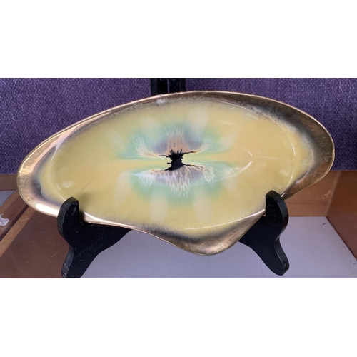 89 - Art Deco Beautiful Ceramic Bowl in Yellow, Green and Gold on The Inside, Signed (24cm L., 4cm H.)