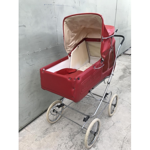 589 - Vintage Collectible Baby Stroller with Convertible Top from 1960s/70s