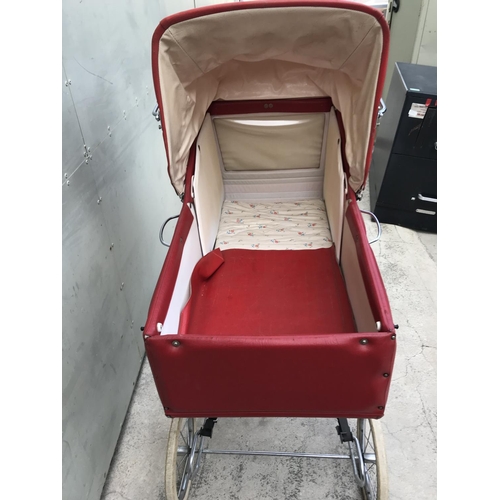 589 - Vintage Collectible Baby Stroller with Convertible Top from 1960s/70s