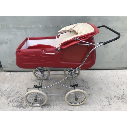 589 - Vintage Collectible Baby Stroller with Convertible Top from 1960s/70s