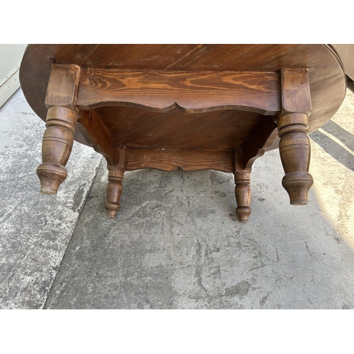 76 - Antique Style Wooden Circular Low Coffee Table (92cm Diameter, 32cm H.)