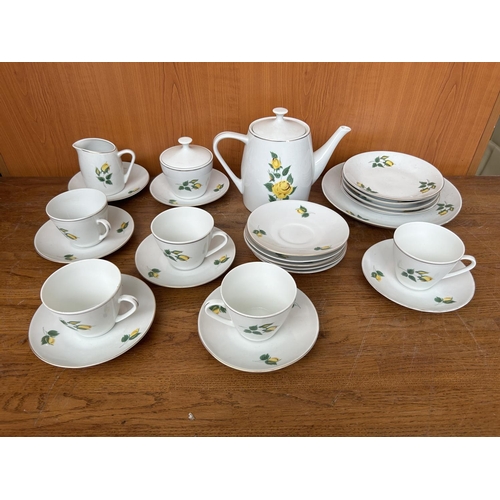 568 - Porcelain 26-Piece Bulgarian Tableware