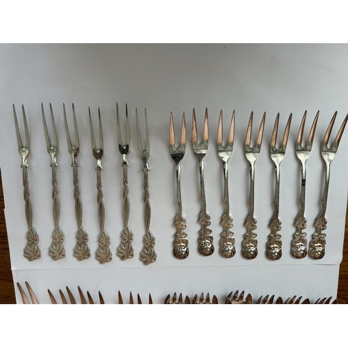 90 - Silver 800 (x6) and Qty (x19) of Silver Plated Desert Cutlery