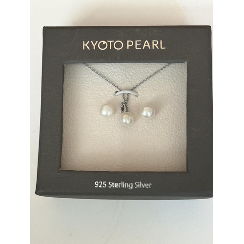 147 - Kyoto Real Pearl and Silver 925 Pendant and Earrings Set in Box