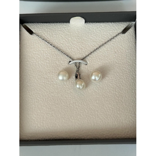 147 - Kyoto Real Pearl and Silver 925 Pendant and Earrings Set in Box