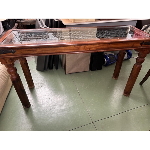 36 - Antique Style Solid Teak Wood Glass Top Console/Entrance Table with Under Glass Decoration (135 W. x... 