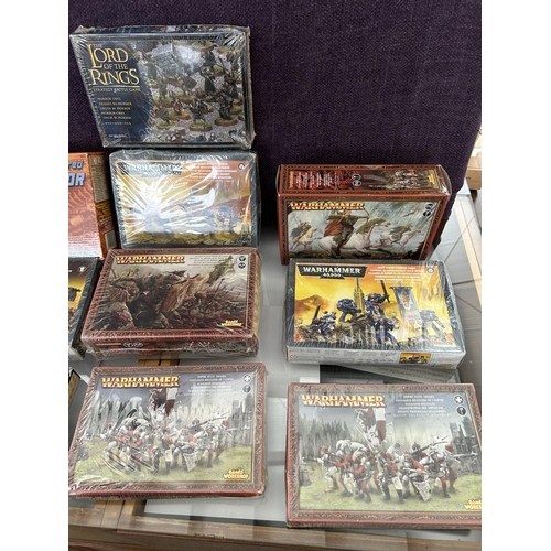 31 - x10 Warhammer and Lord of The Rings Children Games