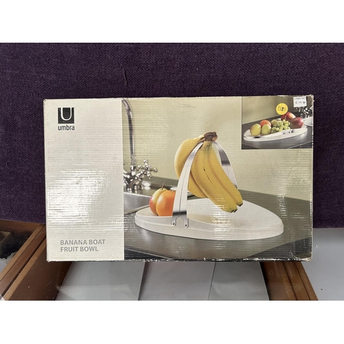 571 - Umbra Banana Fruit Bowl, in Box