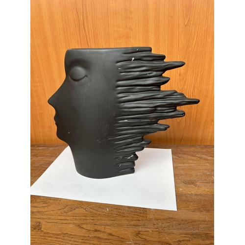 539 - Black Human Face Ceramic Modern Vase