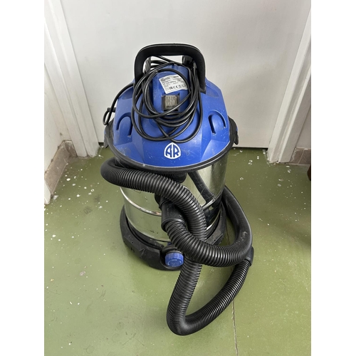 27 - AR Wet & Dry 1600W Industrial Vacuum Cleaner