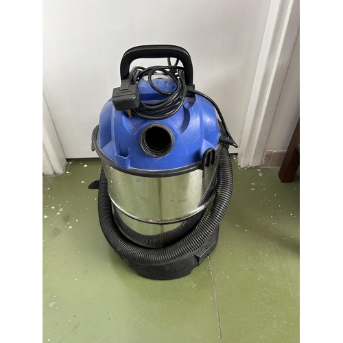 27 - AR Wet & Dry 1600W Industrial Vacuum Cleaner