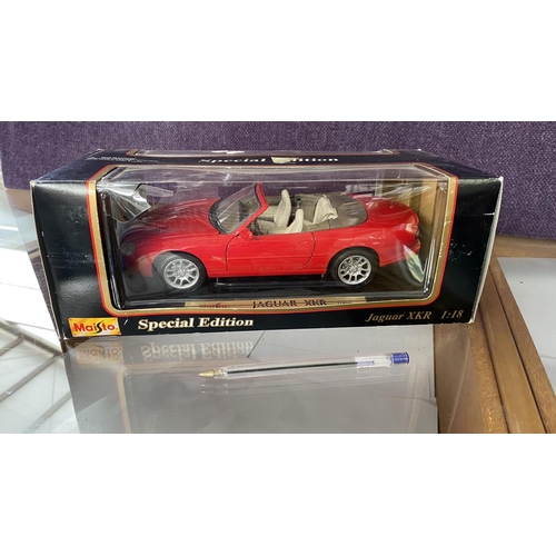 Diecast Maisto Jaguar XKR (1998) Model Car on Scale 1:18