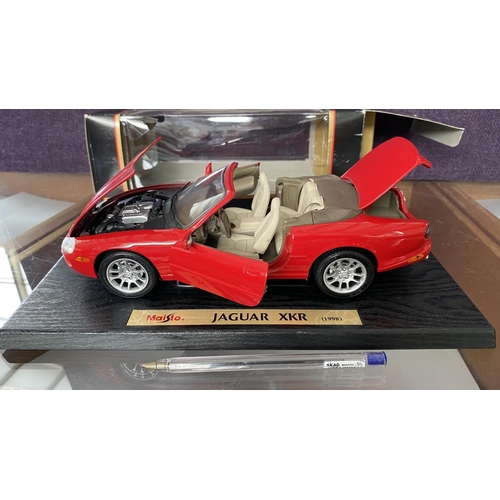 Diecast Maisto Jaguar XKR (1998) Model Car on Scale 1:18