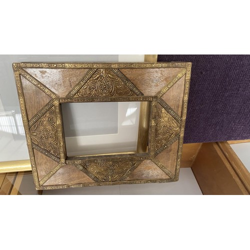 41 - x2 Picture Frames (Unused)