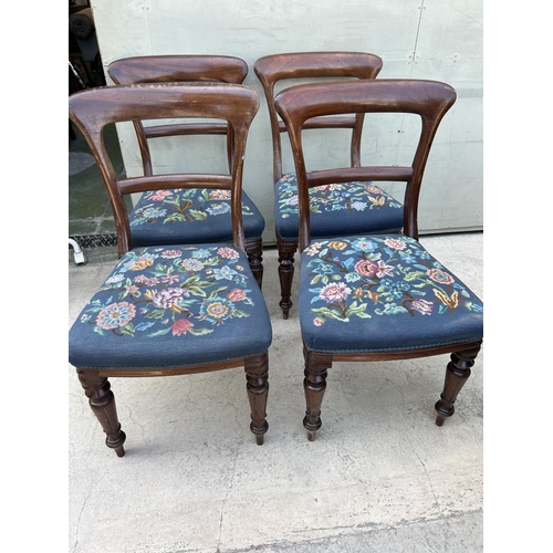 110 - Antique Victorian Circular Mahogany Dining Table with 4 Embroidered Matching Chairs (130cm Diameter,... 