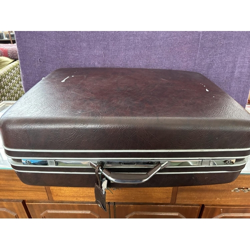 520 - Samsonite Hard Shell Suitcase with Key Lock