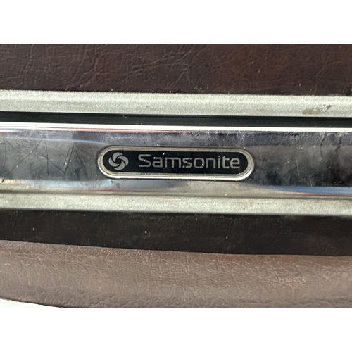 520 - Samsonite Hard Shell Suitcase with Key Lock