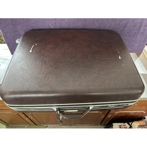 520 - Samsonite Hard Shell Suitcase with Key Lock