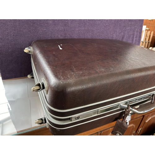 520 - Samsonite Hard Shell Suitcase with Key Lock