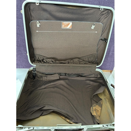 520 - Samsonite Hard Shell Suitcase with Key Lock