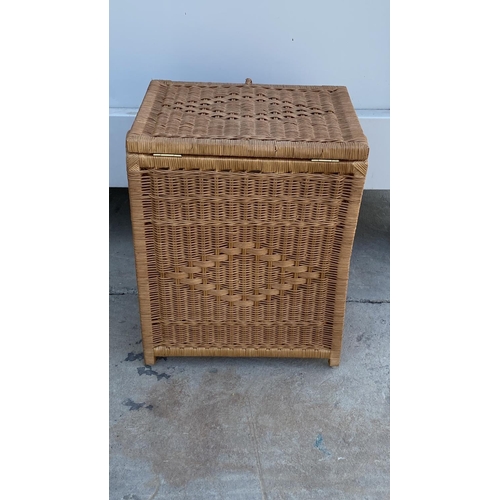 51 - Bamboo Laundry Lidded Basket with Lining (Unused, Boxed)