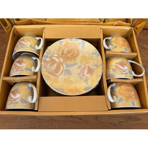 60 - Yamasen Japan 24k Gold Plated Fine Porcelain Coffee Cups & Saucers in Box