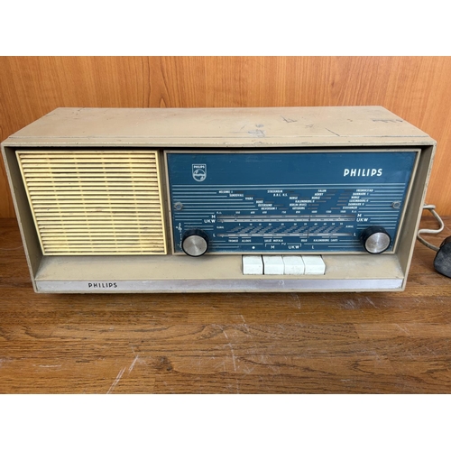 65 - Vintage Philips B1X43A/17D 3-Band Radio (A/F)