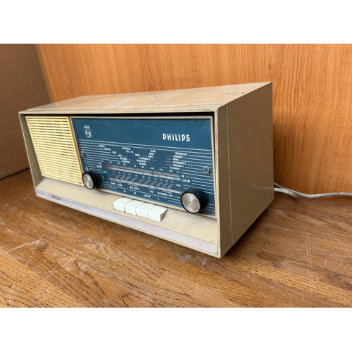 65 - Vintage Philips B1X43A/17D 3-Band Radio (A/F)