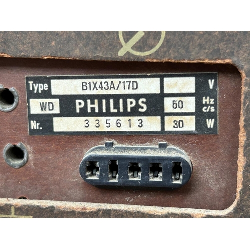 65 - Vintage Philips B1X43A/17D 3-Band Radio (A/F)