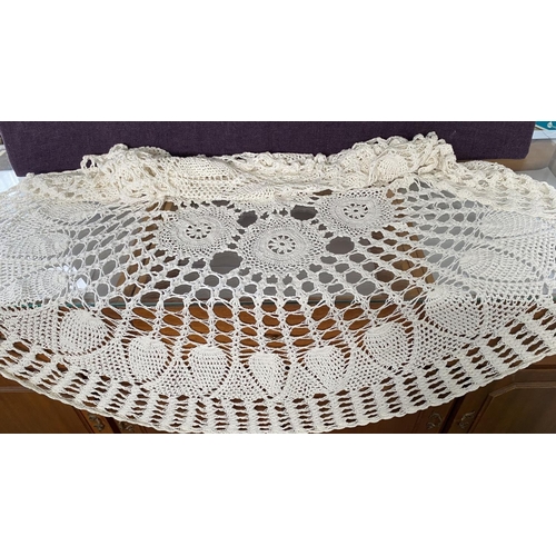 141 - Hand Made Traditional Round Table Cloth (150cm Diameter)