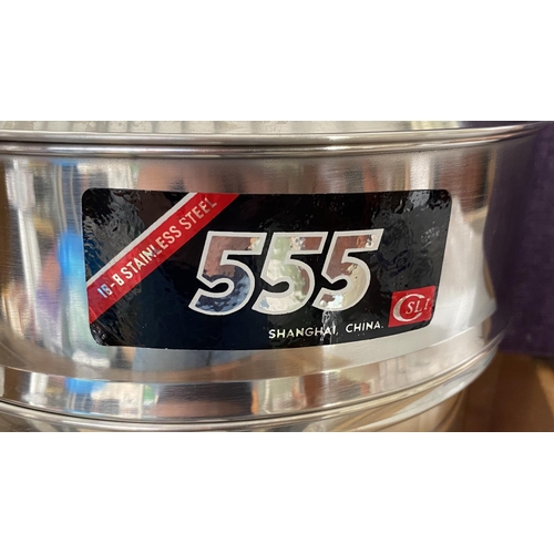 195 - 555 Stainless Steel Steamer Pot (Unused - 26cm Diameter)