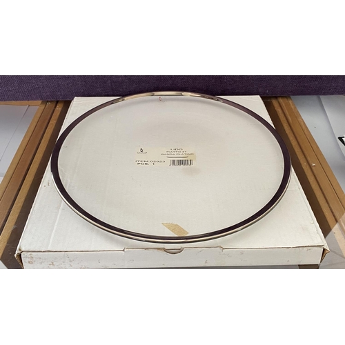 319 - Large Round Caldier Glass Serving Platter with Platinum Band (Unused - 27cm diameter)