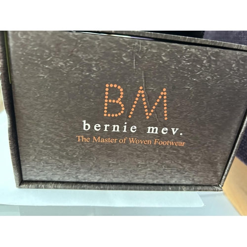 267 - Bernie Mev. New York (BM) Women's Shoes Size 38 Together with Black Impulsive Shoulder Bag