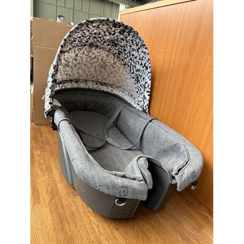 367 - Stokke Carry Cot