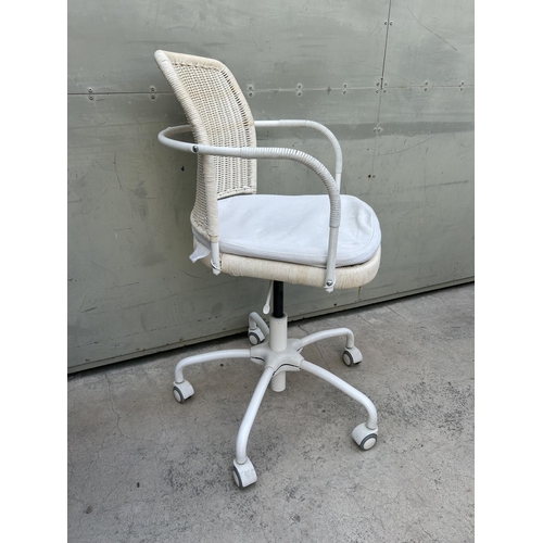 249 - Wicker White Swivel Office Cushioned Chair