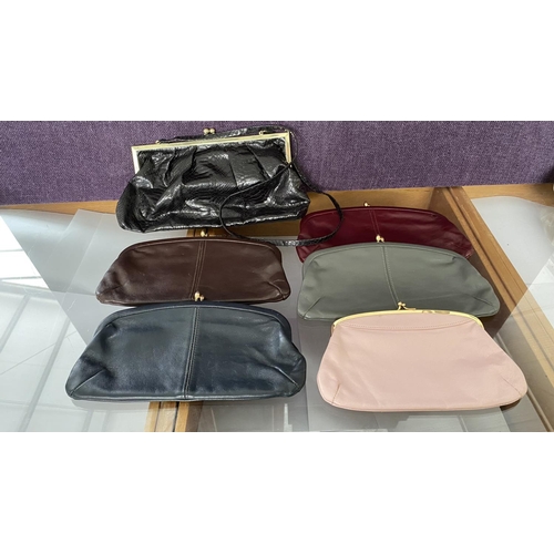 429 - x6 Vintage Women's Bags Comprising 5 Clutch Bags and x1 Shoulder Bag