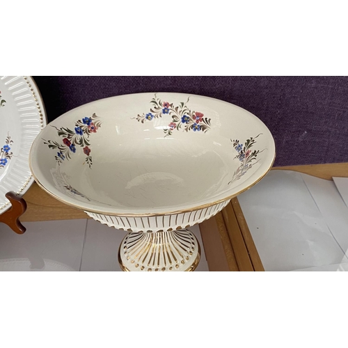 143 - Vintage Martan 679/MO Center Piece Pedestal Bowl with Matching Martan 669/MO Platter