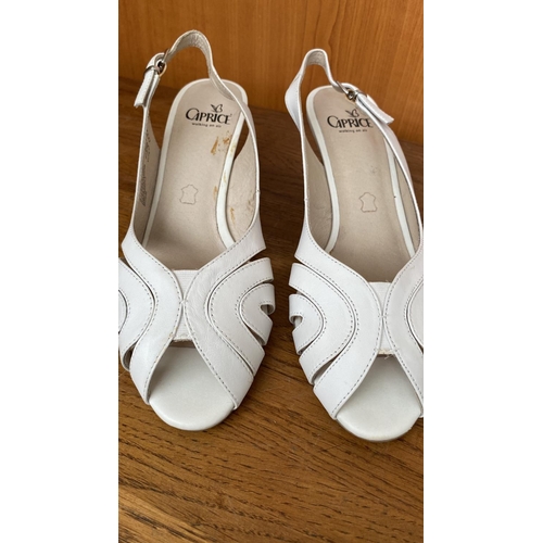 146 - Caprice Walking on Air Real  Soft Leather White Sandals Size 39 (Unused)