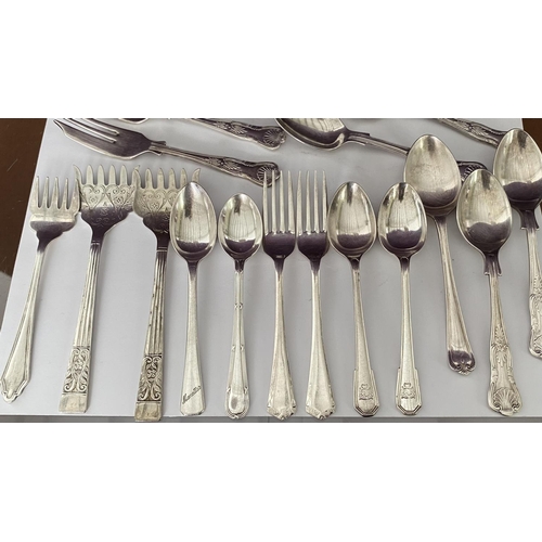 168 - Qty of Vintage EPNS/Silver Plated Dessert Cutlery (x16pcs)