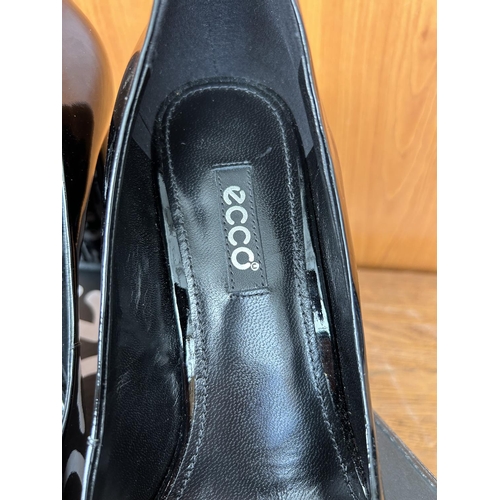 148A - Pair of Ladies Ecco Heels in Patent Black Leather Size 40