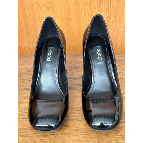 148A - Pair of Ladies Ecco Heels in Patent Black Leather Size 40